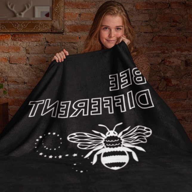 Couverture Sherpa Abeille différente (Bee Different Throw Blanket)