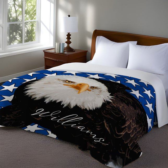 Couverture Sherpa American Bald Eagle Patriotic Blue Nom de l'ancien (American Bald Eagle personalized patriotic throw blanket with family name, Veteran's day gift)