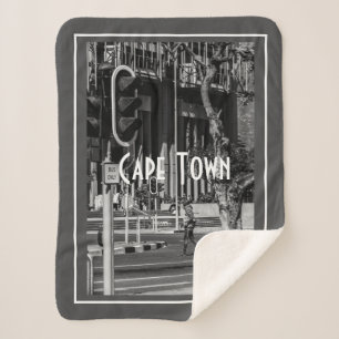 Couverture Sherpa Architecture de paysage urbain monochrome du Cap