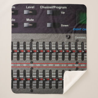 Couverture Sherpa Buttons on a sound mixer in a recording studio.