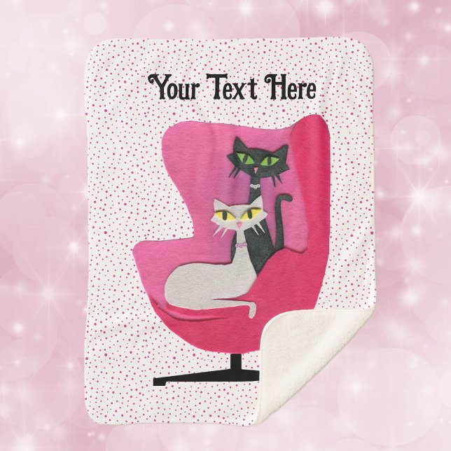 Couverture Sherpa Chats jolis de style milieu du siècle Colliers de  (Mid century cats in bright pink chair on white with pink polka dots sherpa blanket.)