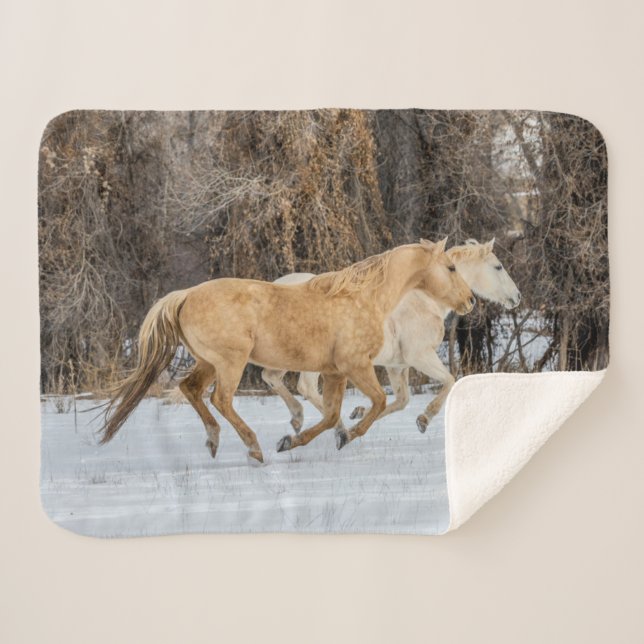 Couverture Sherpa Chevaux courant dans la neige (Devant (Horizontal))