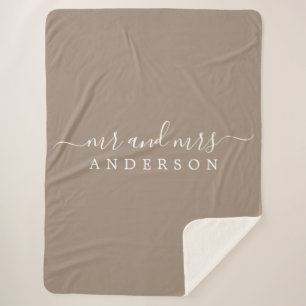 Couverture Sherpa Chic Newlysée M. Mme Taupe Monogramme