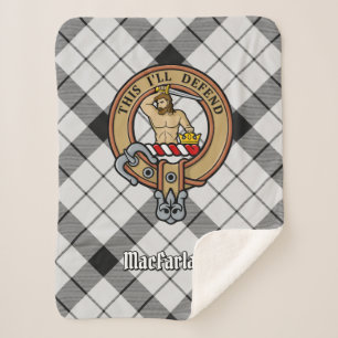 Couverture Sherpa Clan MacFarlane Crest sur tarte noir et blanc