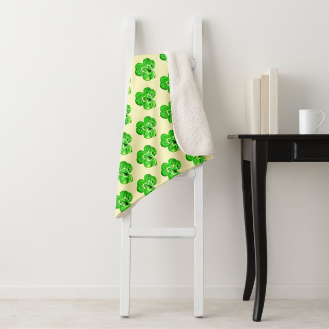 Couverture Sherpa Clover Sherpa Blanket (En situation)