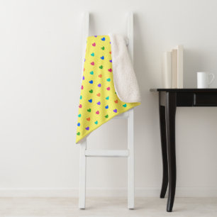 Couverture Sherpa Coeurs de polka arc-en-ciel sur jaune