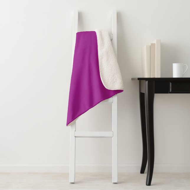 Couverture Sherpa Couleur Uni Violet Abstrait (En situation)