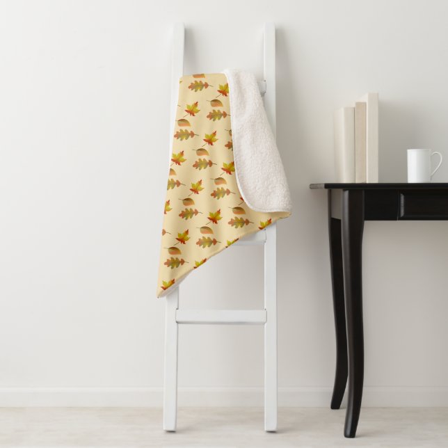 Couverture Sherpa Cozy autumn maple leaves oak leaves (En situation)