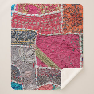 Couverture Sherpa Detail old colorful patchwork carpet, India. Close