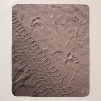 Couverture Sherpa Empreintes pieds dans le sable