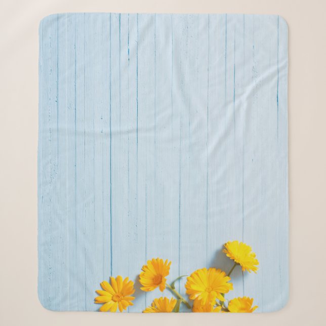 Couverture Sherpa Fleurs de Calendula : Arrière - plan en bois bleu (Devant)