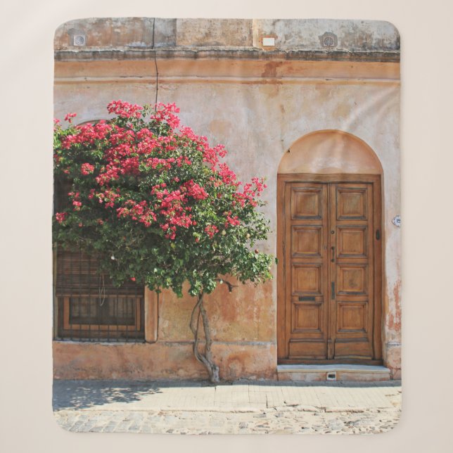 COUVERTURE SHERPA FLEURS DE PÉTAL ROUGE SUR MUR BÉTON (Devant)