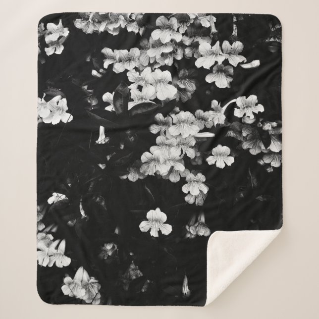 Couverture Sherpa Fleurs de trompette (noir et blanc) (Devant)
