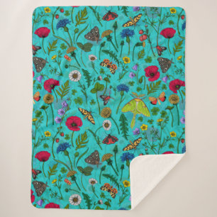 Couverture Sherpa Fleurs sauvages et papillons de nuit sur turquoise
