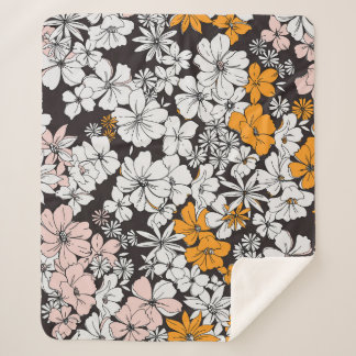 Couverture Sherpa Floral Ditsy : Arrière - plan foncé coloré.