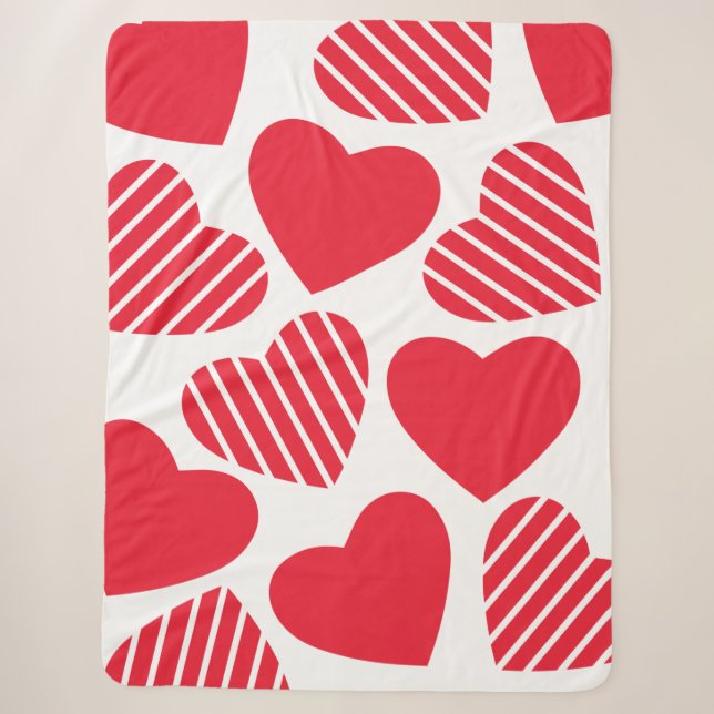 Couverture Sherpa Grands coeurs rouges avec motif rayé sur fond blan (Devant)