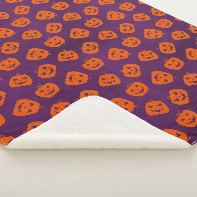 Couverture Sherpa Halloween Pumpkins on Purple Background Pattern (3/4)