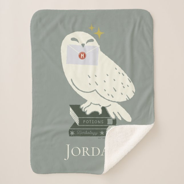 Couverture Sherpa Hedwig With Letter Whimsical Drawing (Devant)