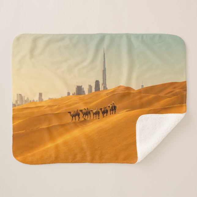 Couverture Sherpa Les déserts | Vue Skyline de Dubaï avec chameaux (Devant (Horizontal))