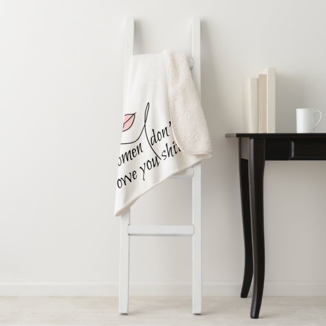 Couverture Sherpa Les femmes ne vous doivent pas Sherpa Blanket (En situation)