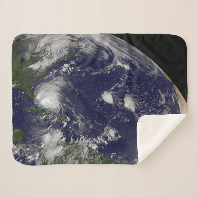 Couverture Sherpa L'Ouragan Irene Traverse Les Bahamas. (Devant (Horizontal))