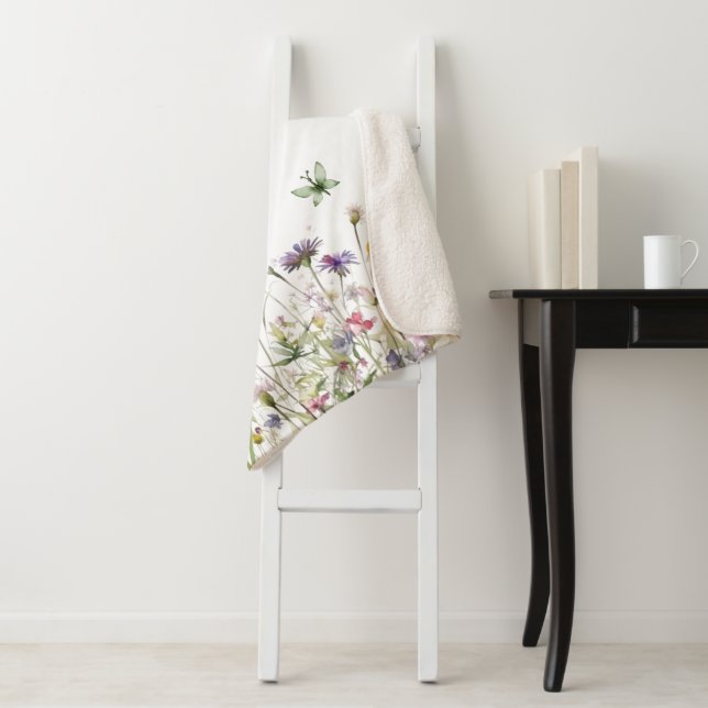 Couverture Sherpa Lumière Aquarelle fleur sauvage papillons prairie (En situation)