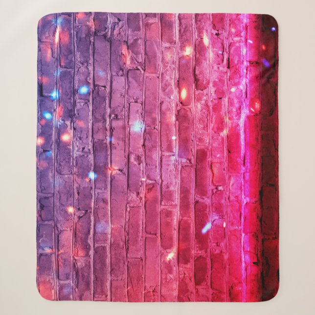 Couverture Sherpa Lumière néon : mur de brique vide. (Devant)