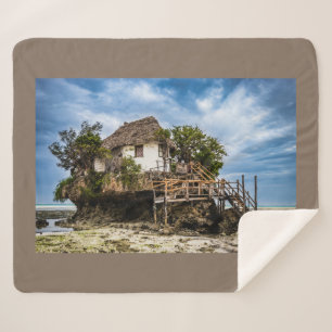Couverture Sherpa Maison pittoresque sur un affleurement de corail t