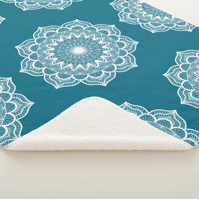 Couverture Sherpa Mandala blanc sur fond bleu (3/4)