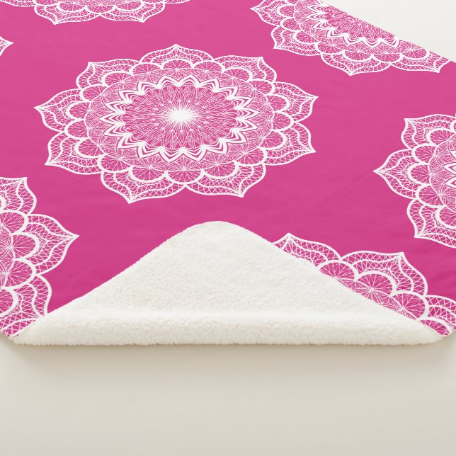 Couverture Sherpa Mandala blanc sur fond rose (3/4)