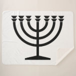 Couverture Sherpa Menorah juive (symbole du judaïsme)<br><div class="desc">Ce dessin illustre une menorah, utilisée par les Juifs pour célébrer les huit jours fériés d'Hanoukka. La menorah est un chandelier à neuf branches qui est allumé pendant Hanoukka. Huit des neuf branches ont des lumières (bougies ou lampes à huile) qui symbolisent les huit nuits du jour férié ; chaque...</div>