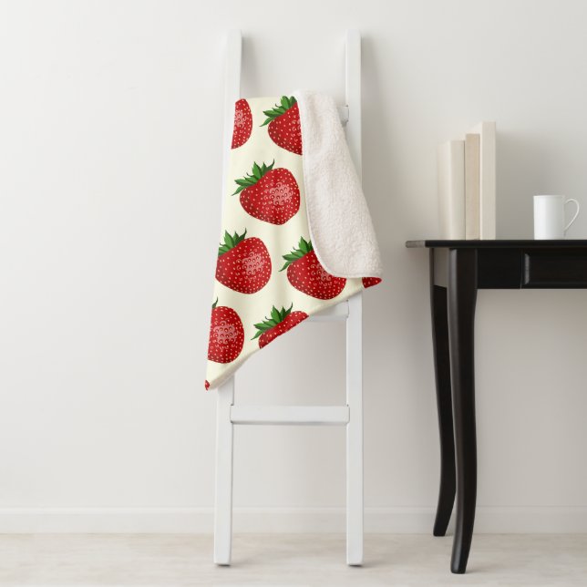 Couverture Sherpa Motif fraises, fraises rouges, fruits, feuilles (En situation)