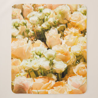 Couverture Sherpa Motif vertical de roses blanches. anniversaire, re