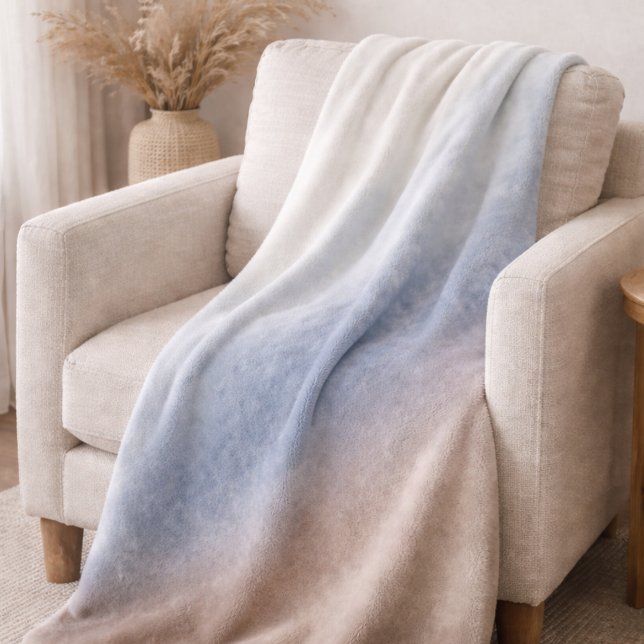 Couverture Sherpa Muted Sky Wash (A soft sky wash of ivory, gray, and taupe brings layered calm to neutral living spaces)