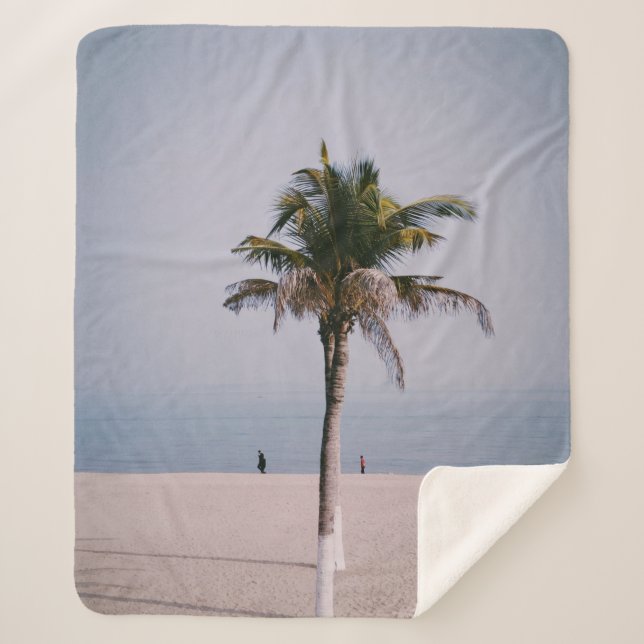 Couverture Sherpa Palmier vert en bord de mer (Devant)