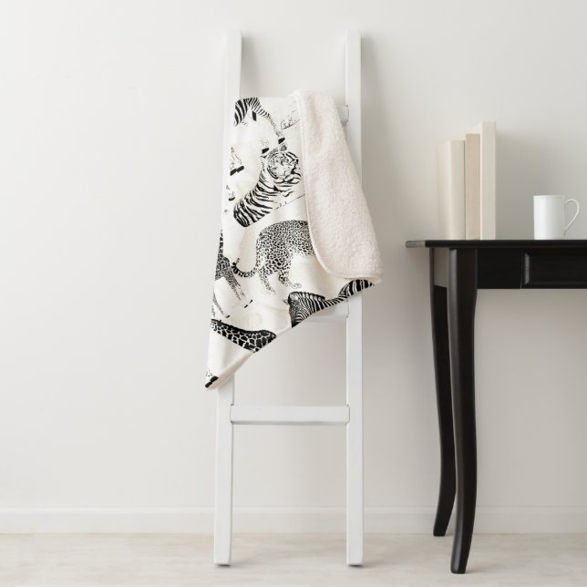 Couverture Sherpa Patters de Stylish Black et White Jungle Animals (En situation)