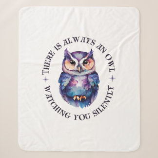 Couverture Sherpa 🦉 "Quelqu'un regarde toujours en silence"