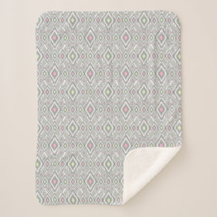 Couverture Sherpa Rhombus gris, vert, rose sur un blanc