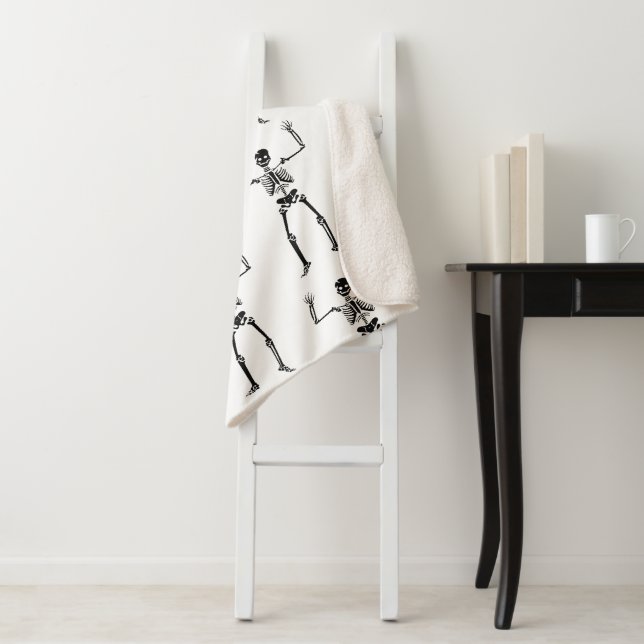 Couverture Sherpa Skeletons D'Halloween, Baguette Ou Traite, Boo (En situation)