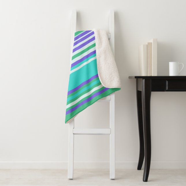 Couverture Sherpa Stripes Aléatoires - Violet, Vert, Turquoise (En situation)