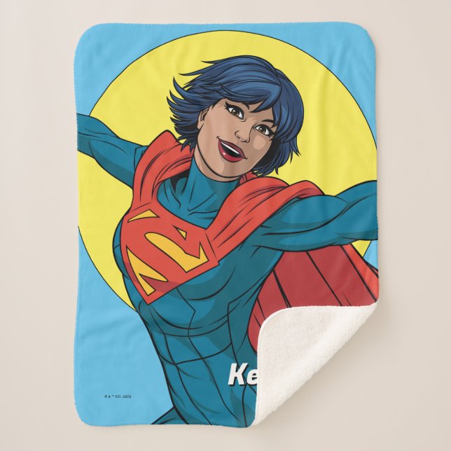 Couverture Sherpa Supergirl volant en costume bleu (Devant)