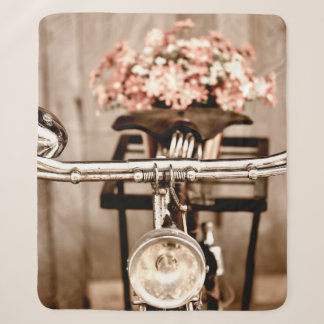 Couverture Sherpa Vieux vélo et fleurs flou dans le processus arrièr