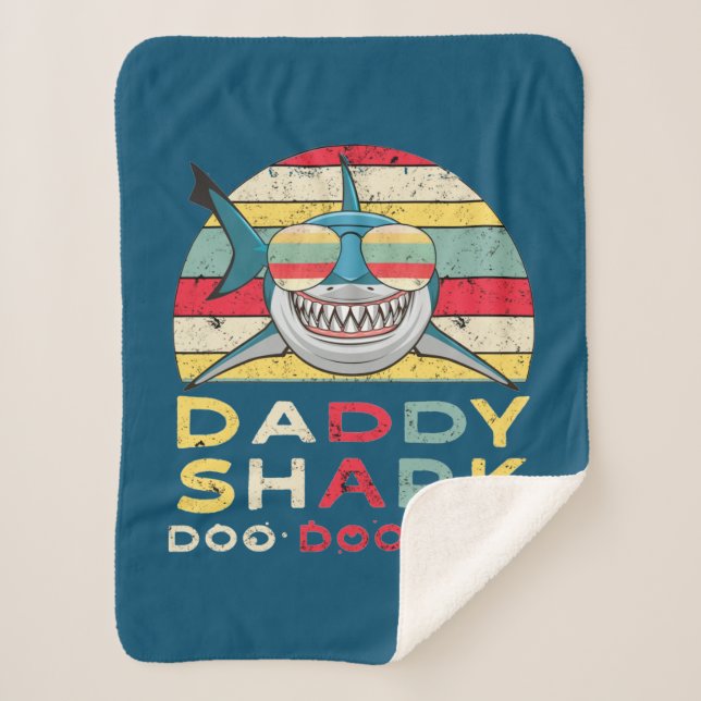 Couverture Sherpa Vintage Daddy Shark "Doo Doo Doo" (Devant)