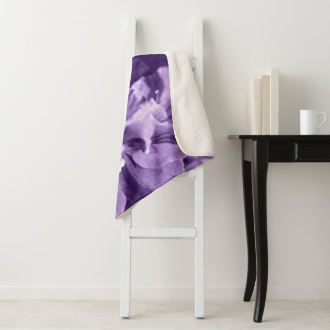 Couverture Sherpa Violettes monochromes (En situation)