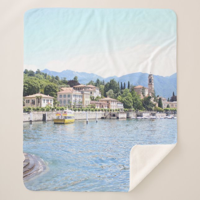 COUVERTURE SHERPA YELLOW BOAT DOCKED NEAR BUILDING (Devant)