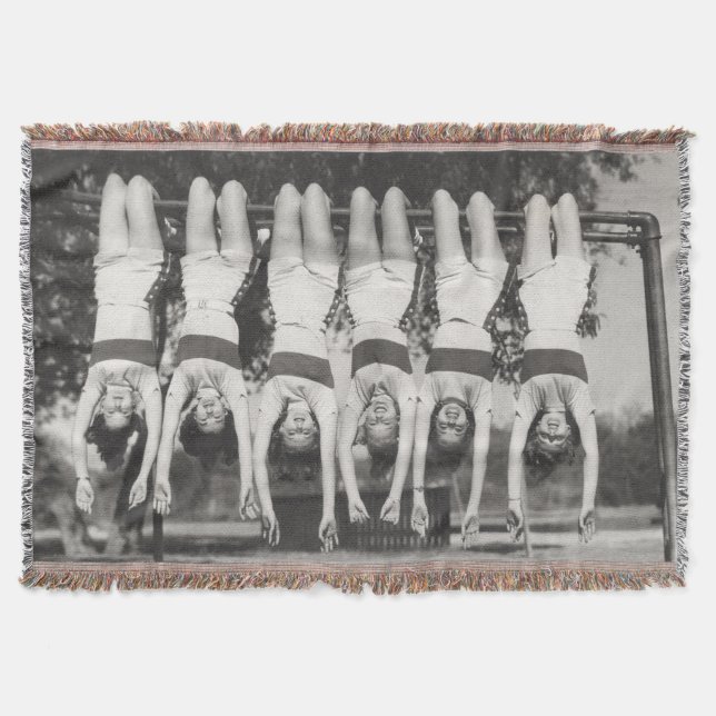 Couverture Showgirls sur les bars à singes, design ludique. (Devant)