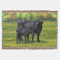 Vache d'Angus noir et veau mou en pâturage d'été