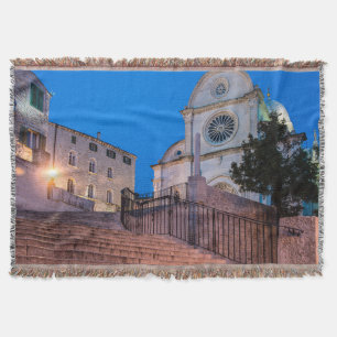 Couverture Vue nocturne des escaliers et de l'église à Split,