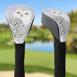 Couvre-club De Golf Chouette neigeuse en hiver coucher de soleil crayo<br><div class="desc">Daphsam a dessiné cette superbe couverture de golf de hibou enneigé,  avec un crayon de couleur dessiné à la main d'une Chouette neigeuse perchée sur une dérive de neige contre un coucher de soleil hivernal.</div>