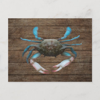 Crabe bleu sur carte postale en bois